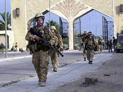 US Soldiers patrolling in Iraq